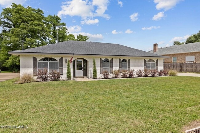 Building Photo - 610 E Demanade Dr