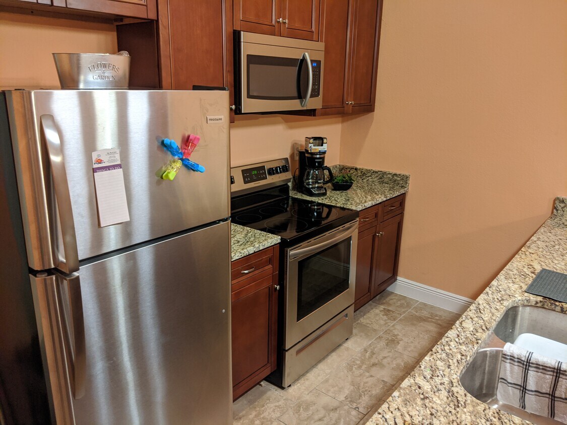 Kitchen - 2733 Amelia St