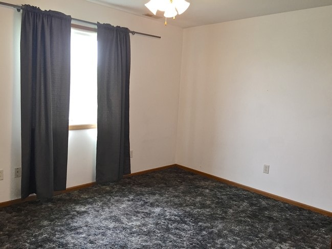 Building Photo - 450 E Mesa Dr