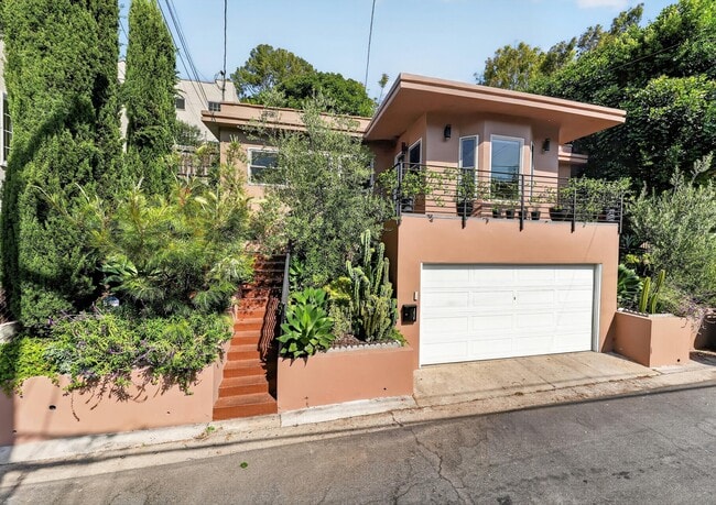 Building Photo - 1515 Rendall Pl