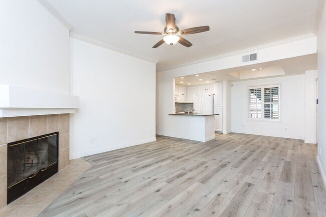 Building Photo - Corner condo in the highly desirable River Colony community!