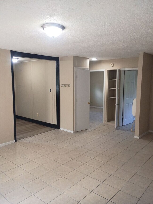 Foto del edificio - 4 Success Realty is now offering this newl...