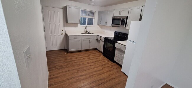 Building Photo - 158 W 930 N