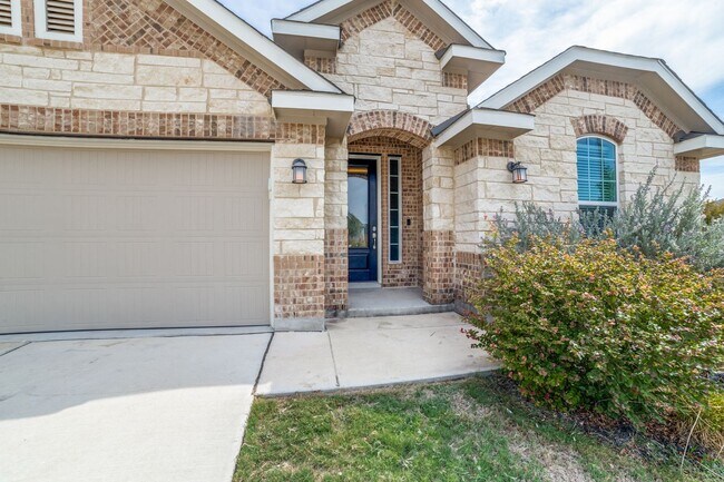 Foto del edificio - Beautiful Single Story 4 Bed 3 Bath 3 car ...