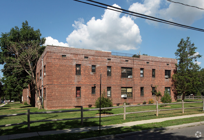Primary Photo - 145 Randall Ave