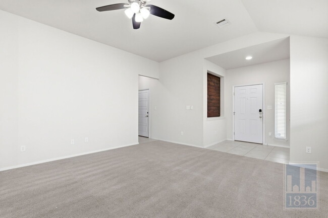 Foto del edificio - 7615 Europa Ave