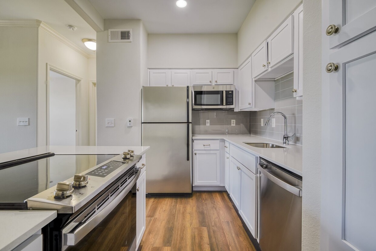 Expansive kitchen island with ample counter space - Windsor Mustang Park