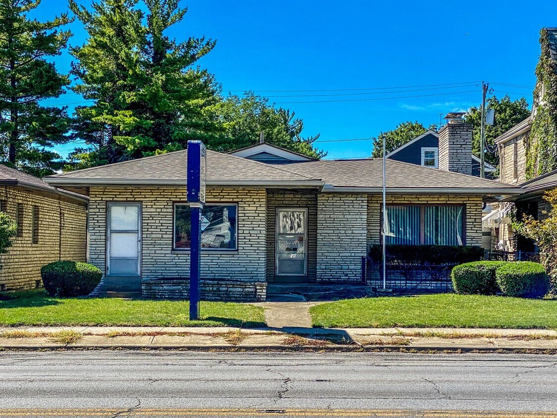 Primary Photo - Remodeled Westgate Home with Attached Prof...
