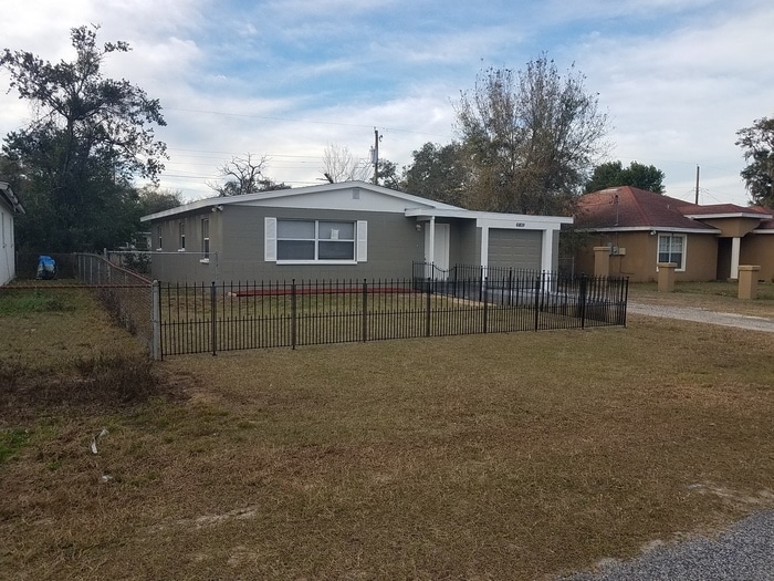Primary Photo - 6809 E North Bay St