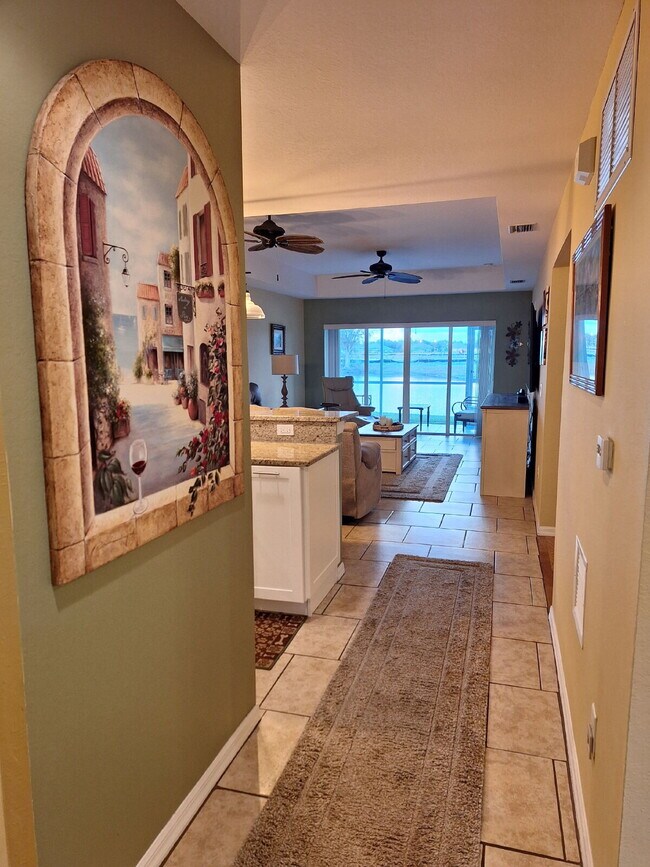 Foto del edificio - Beautifully upgraded Ground Floor condo with lake view