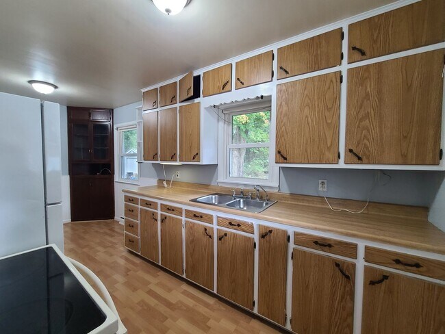 Foto del edificio - Newly Updated 3-Bedroom, 1-Bathroom Home in Benton Harbor