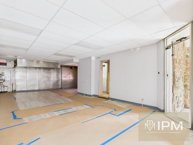 Building Photo - 1001 W Princess St