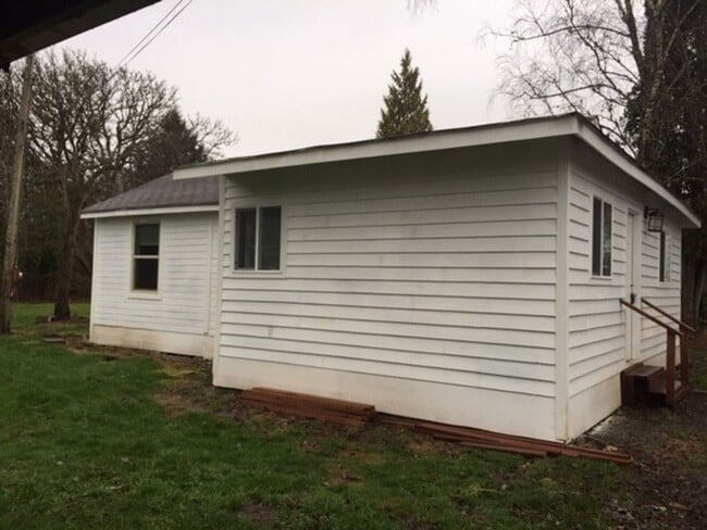Building Photo - STATUS: AVAILABLE | R258A | $1095