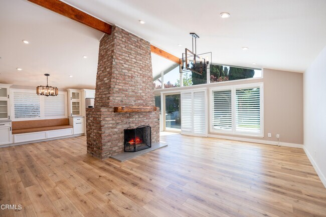 Building Photo - 2030 Lyndhurst Ave