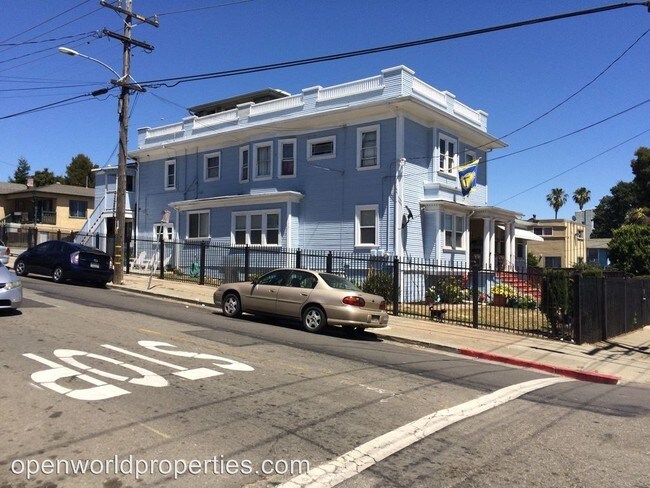 Building Photo - 5000 Melrose Ave