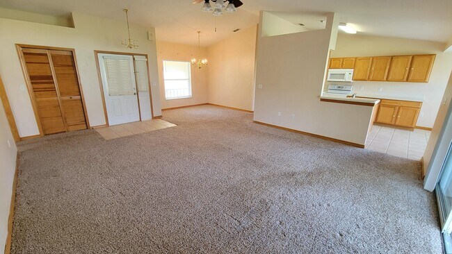 Building Photo - 2425 Sweetwater Blvd