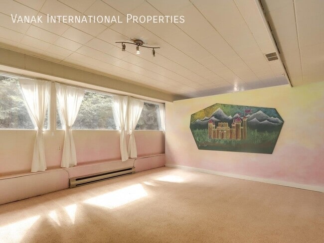 Photo du bâtiment - Prime Lynn Valley Corner Property, Ideal for Daycare/Group Childcare