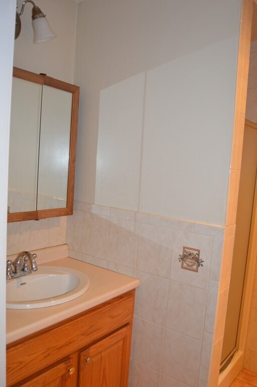 25 Mt Vickery Rd Unit 1, Southborough, MA 01772 Room for Rent in