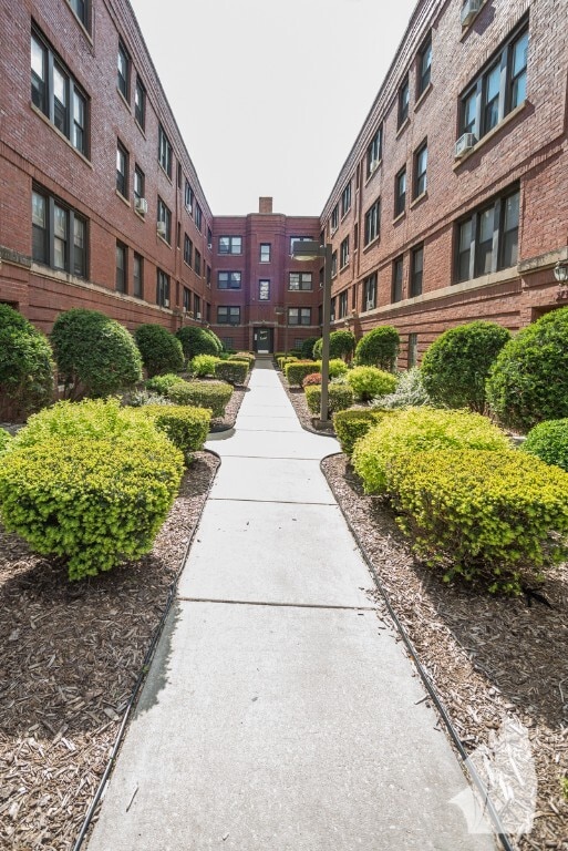 Foto del edificio - 5736 N Winthrop Ave