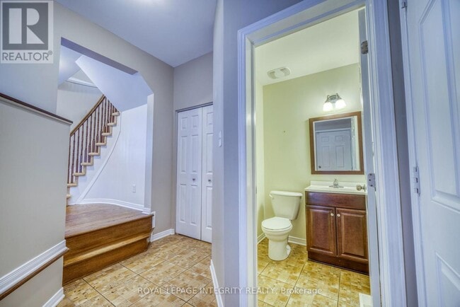 Building Photo - 280 Applecross Crescent