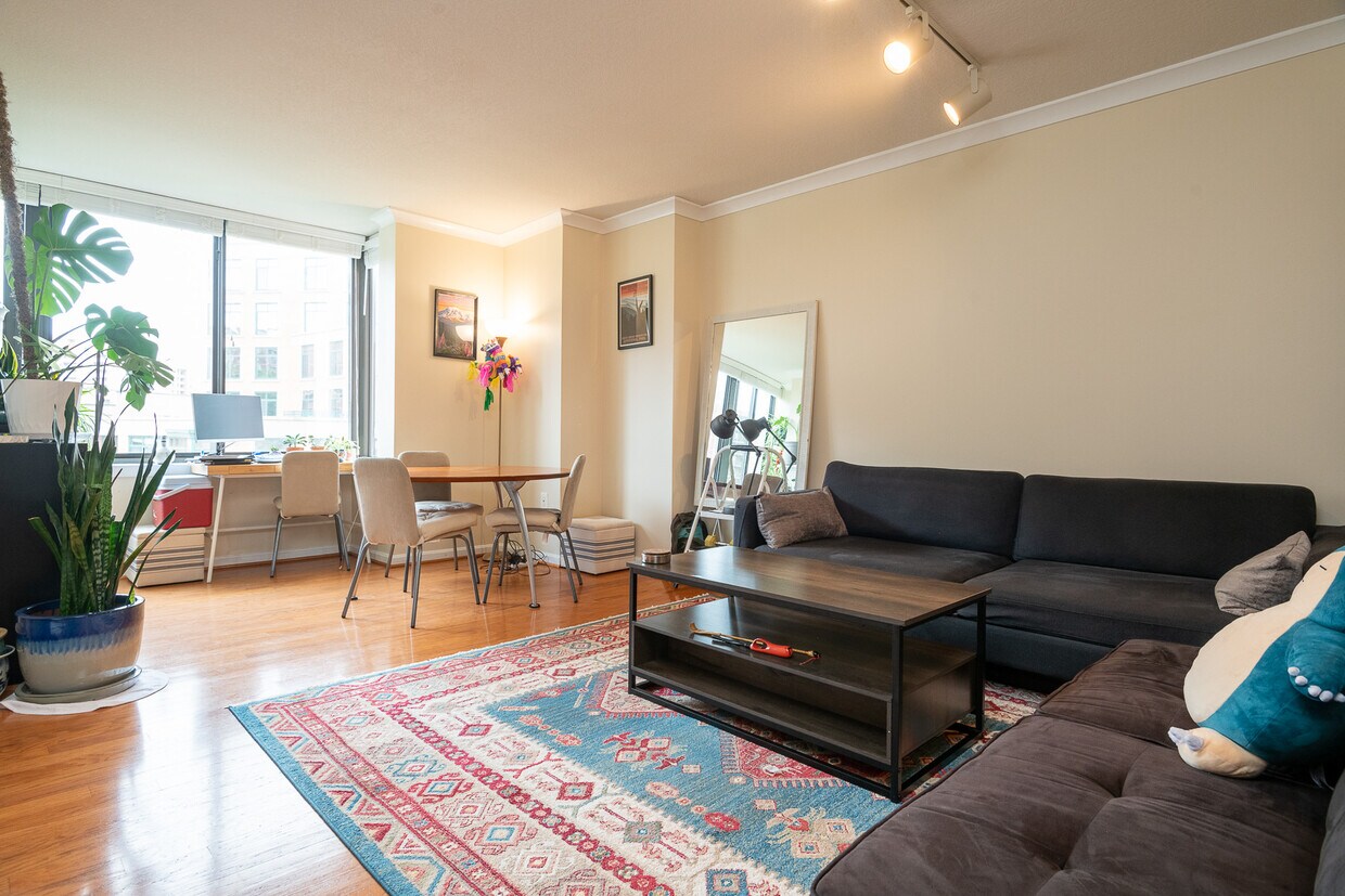 Foto principal - 2220 Fairfax Dr