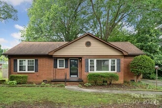 Building Photo - 1818 Woodland Dr