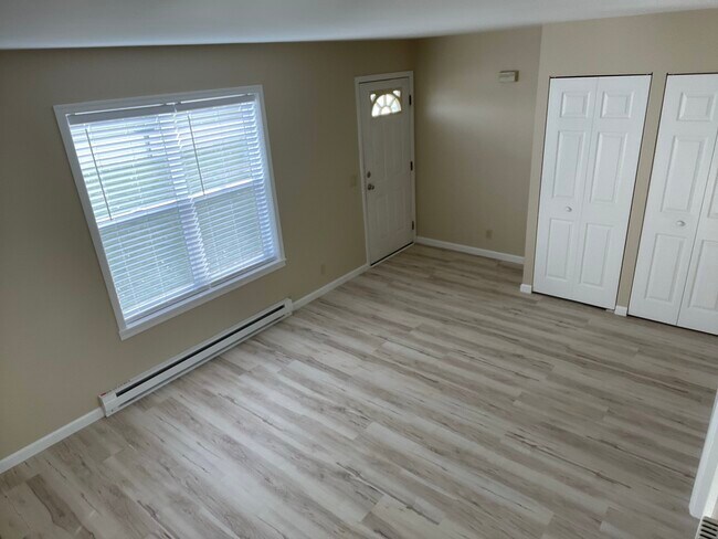 Sala de estar - 630 Squires Ave