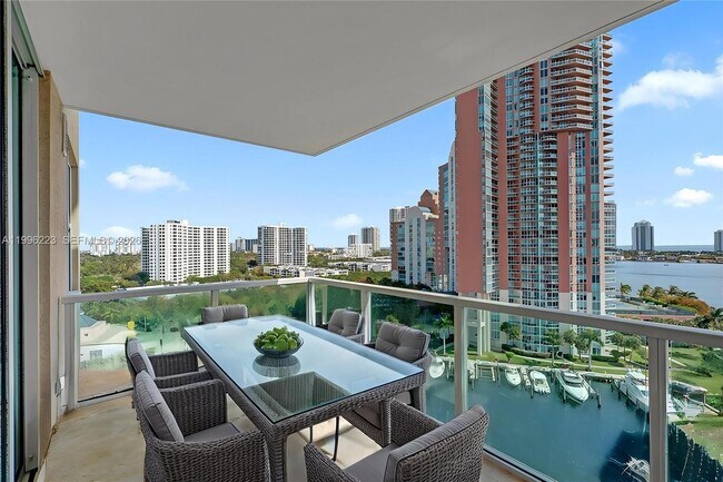 Foto del edificio - 3330 NE 190th St