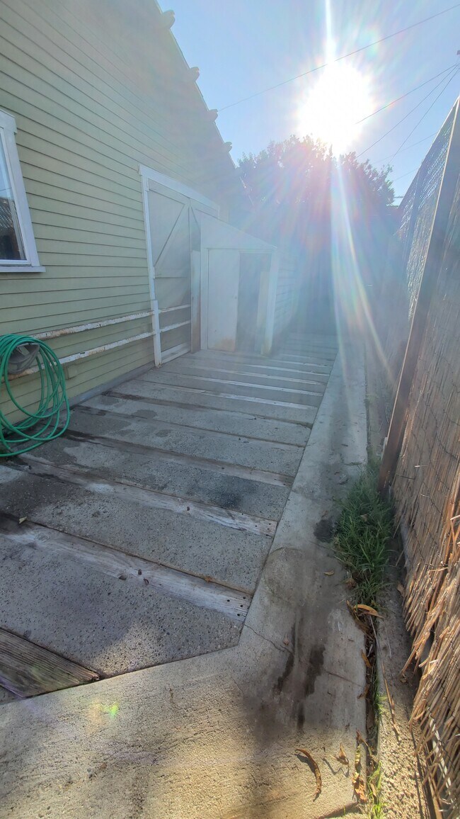 Foto del edificio - 677 San Juan Ave