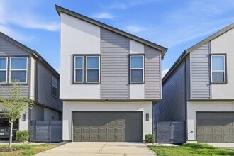Building Photo - 313 N Centro Cir