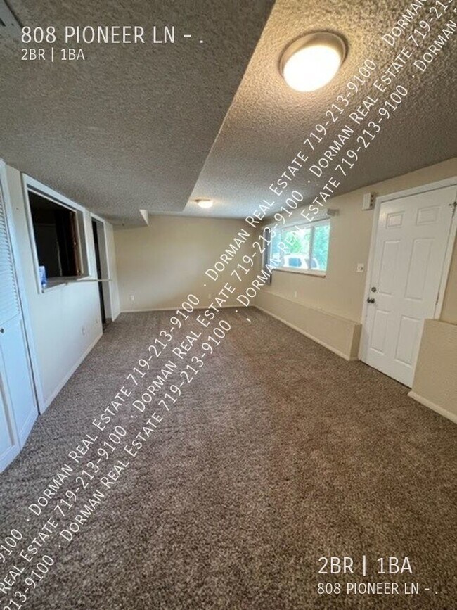 Building Photo - Lower level Duplex