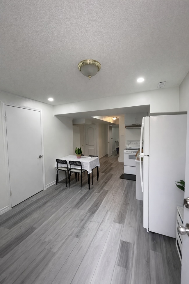 Building Photo - 12 Horsham St