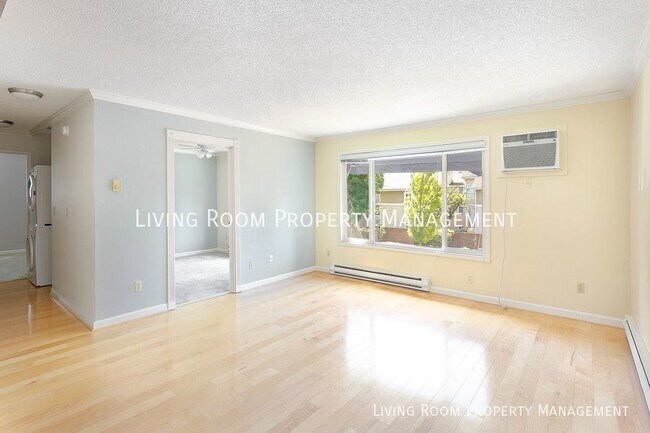 Building Photo - Remodeled 2 Bedroom 2 Bath Condo in NE Por...