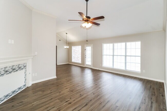 Foto del edificio - 5818 Carter Dr