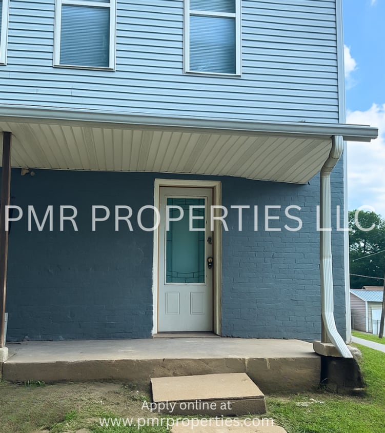 Primary Photo - 2733-2733 S 21st St