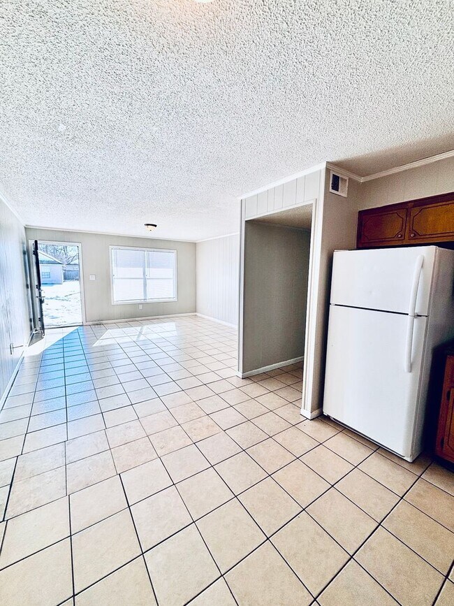 Foto del edificio - 201 E Baldwin