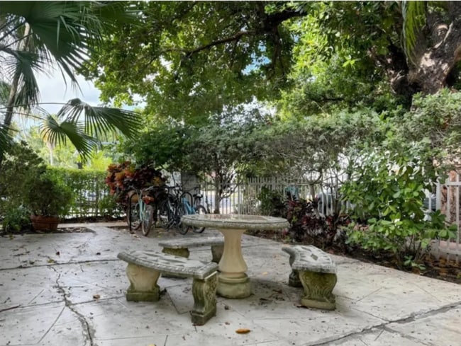 Front patio - 817 Meridian Ave