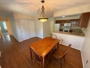 430 Williamsburg Ln NW
