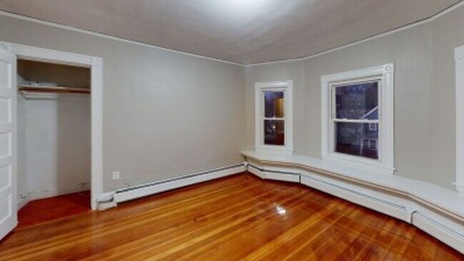 Building Photo - Renovated 6BR with In-Unit Laundry, 3 Parking Spaces & Commuter Rail Access