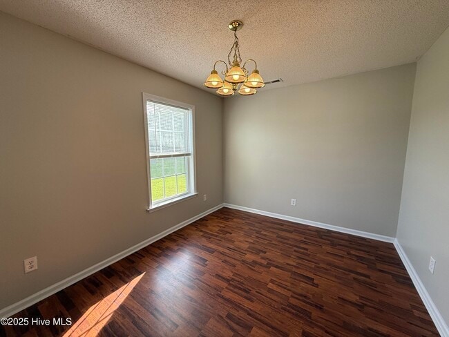 Building Photo - 142 Forest Bluff Dr