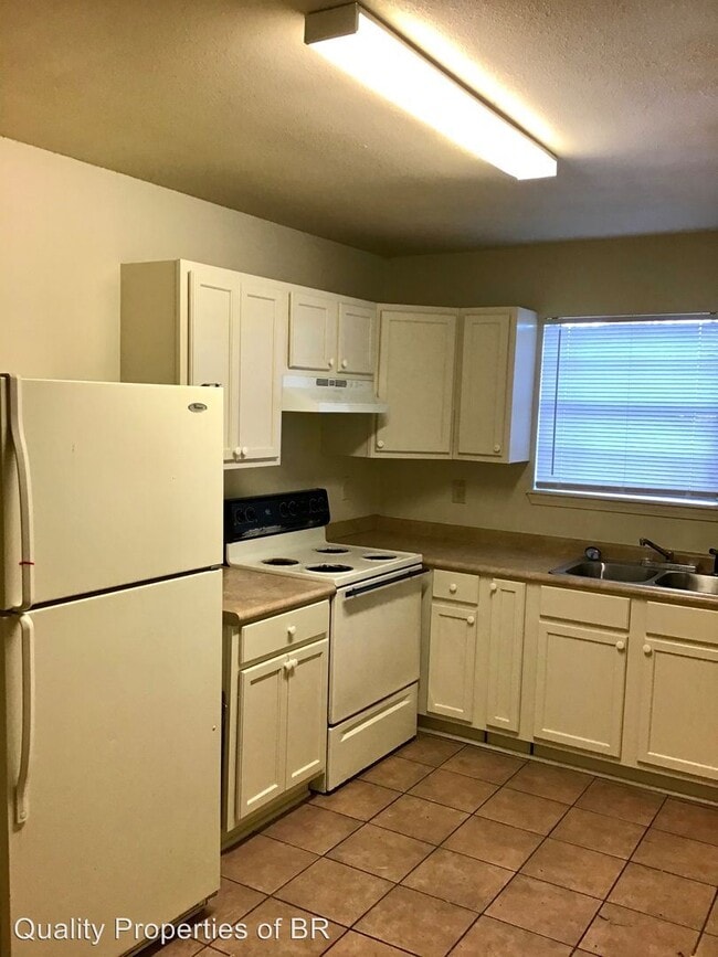 Building Photo - 2 br, 1 bath House - 2435 Elm Park Dr