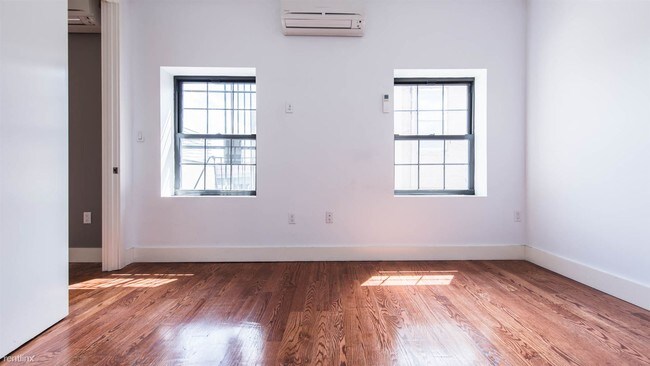 Building Photo - 3 br, 1 bath Apartment - 92 S 4th St Unit 4BB