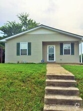 Building Photo - 906 Martin St