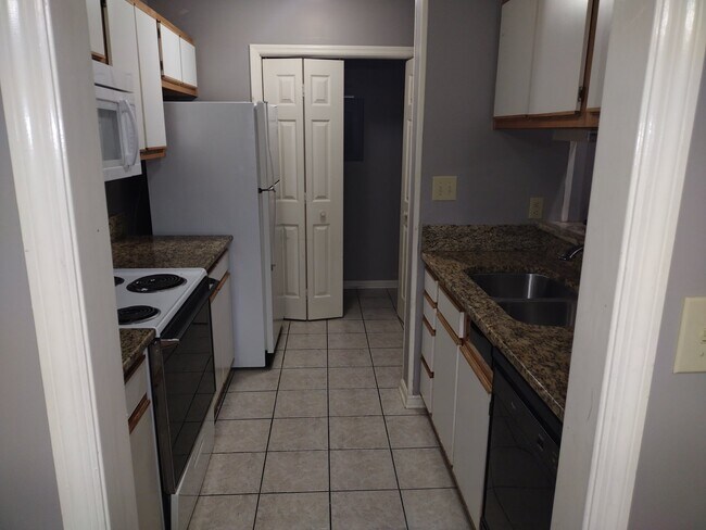 Foto del edificio - 357-310 Waterdown Dr