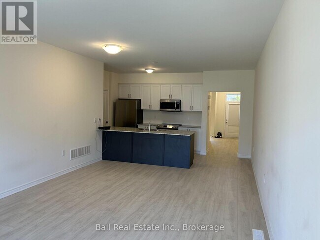 Photo du bâtiment - 17 Lakewood Crescent