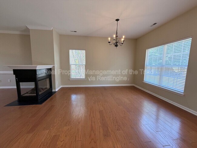 Building Photo - 3930 Fountain Village Cir