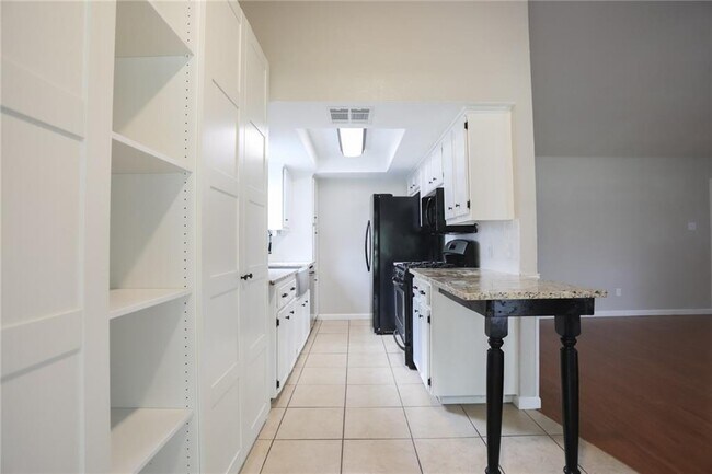 Foto del edificio - 1002 Great Oaks Cove