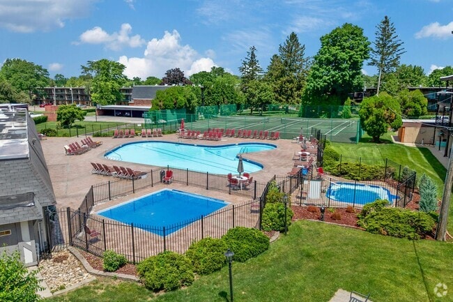 Building Photo - Homewood Manor