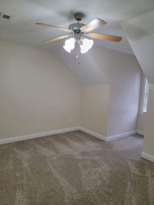 Foto del edificio - 4-Bedroom Townhome in Amberdale