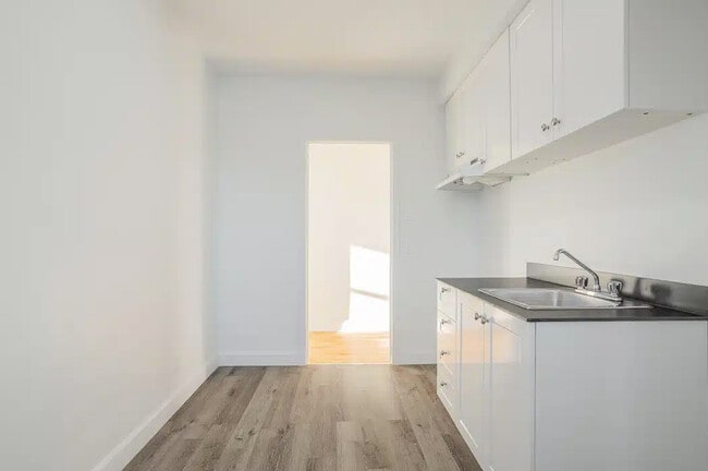 Building Photo - 1155-1175 Rue Everett